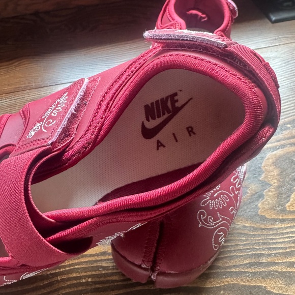 New, never worn Nike Women’s Air Rift – Red Floral – Size 8 / 6.5 (EU 39) - Picture 9 of 10